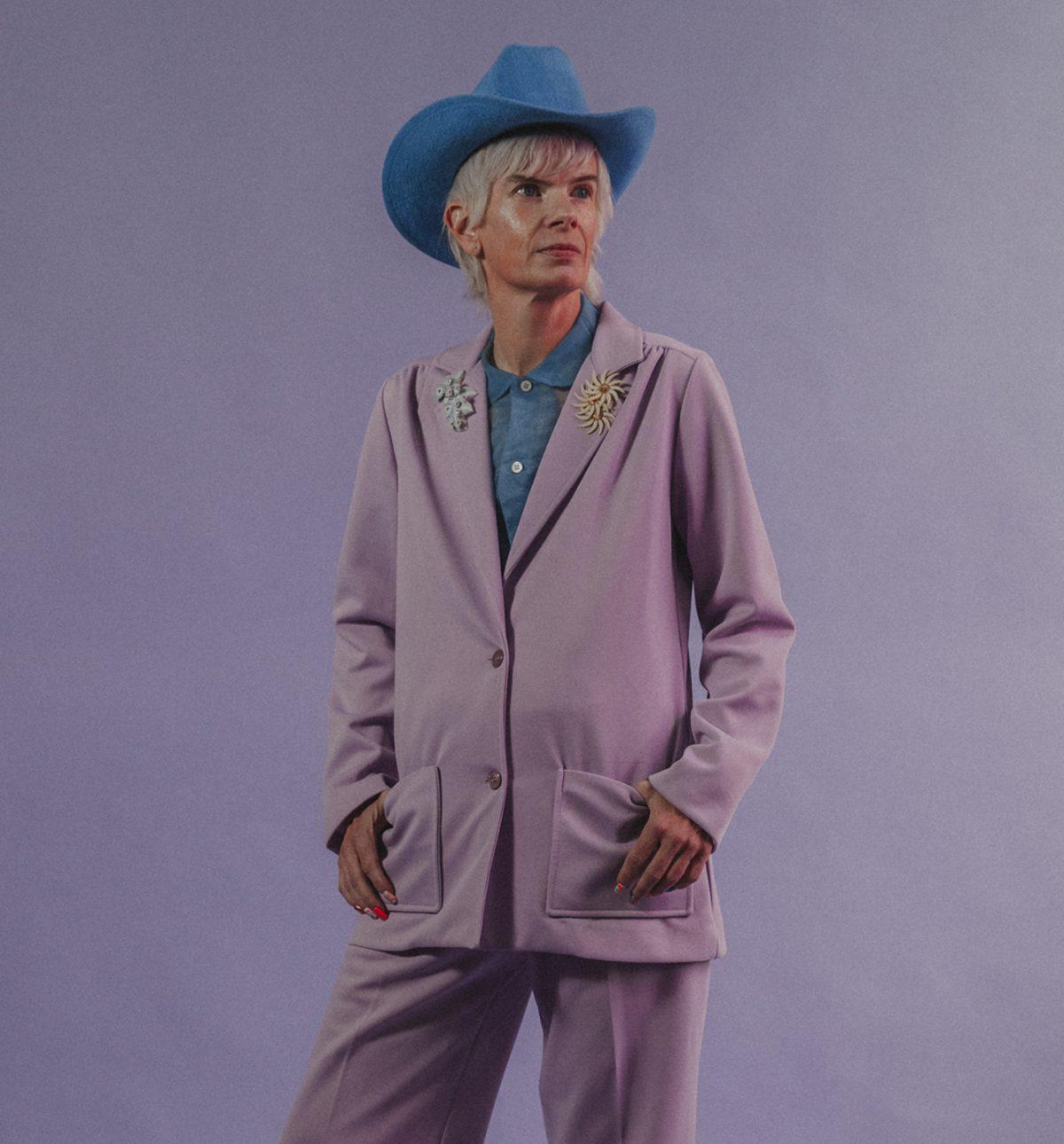 Rae Spoon – Rae Spoon is a non-binary performer, composer, music ...